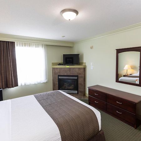 Quality Inn & Suites Whitecourt Bagian luar foto