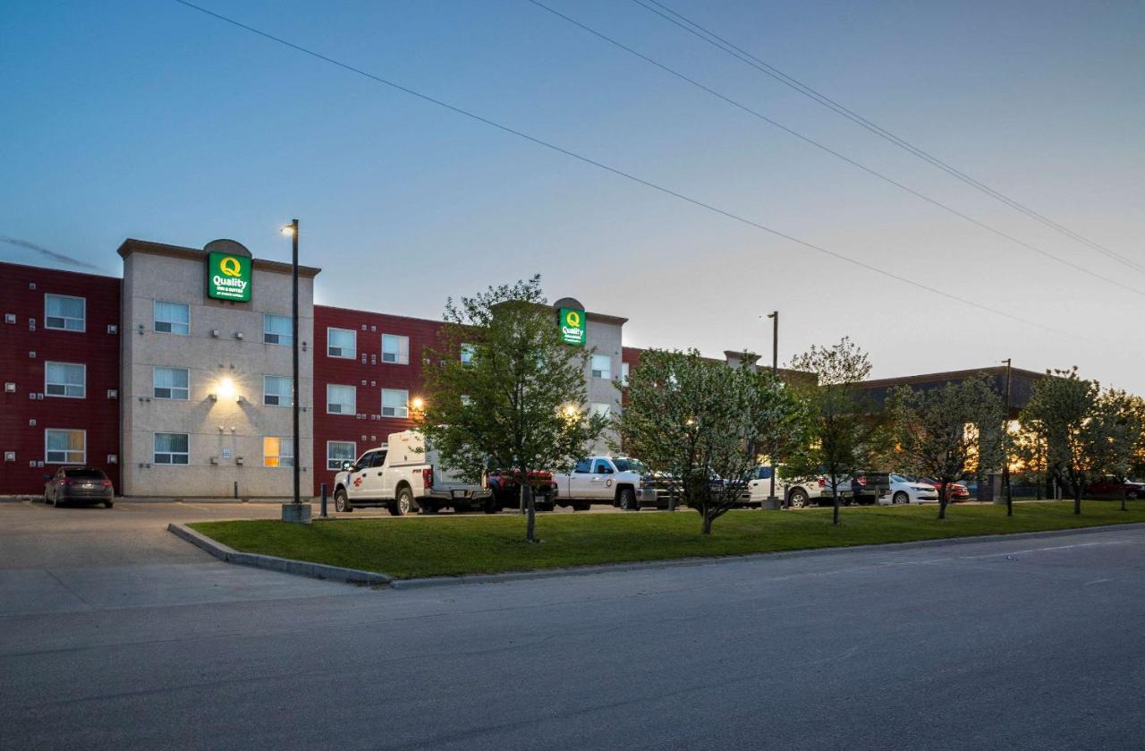 Quality Inn & Suites Whitecourt Bagian luar foto