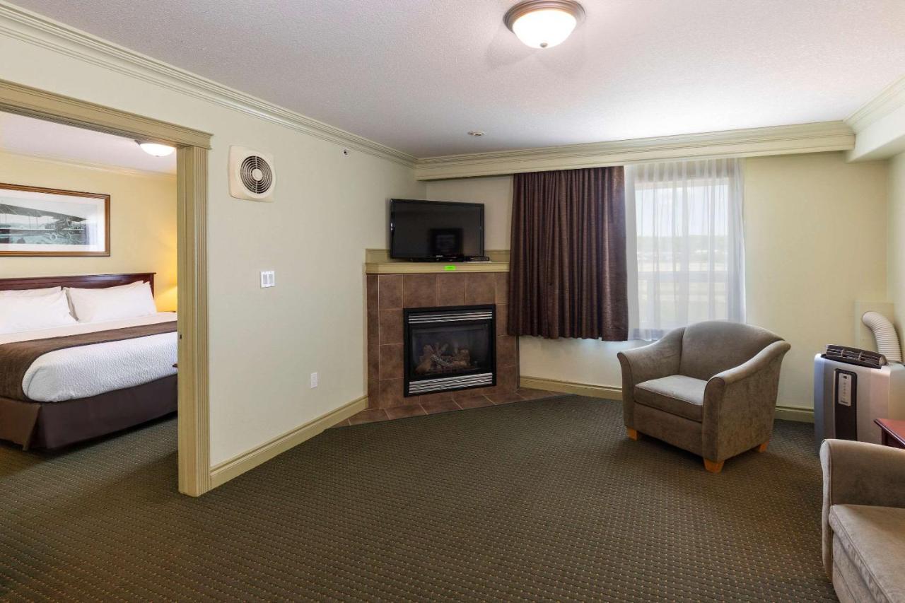 Quality Inn & Suites Whitecourt Bagian luar foto