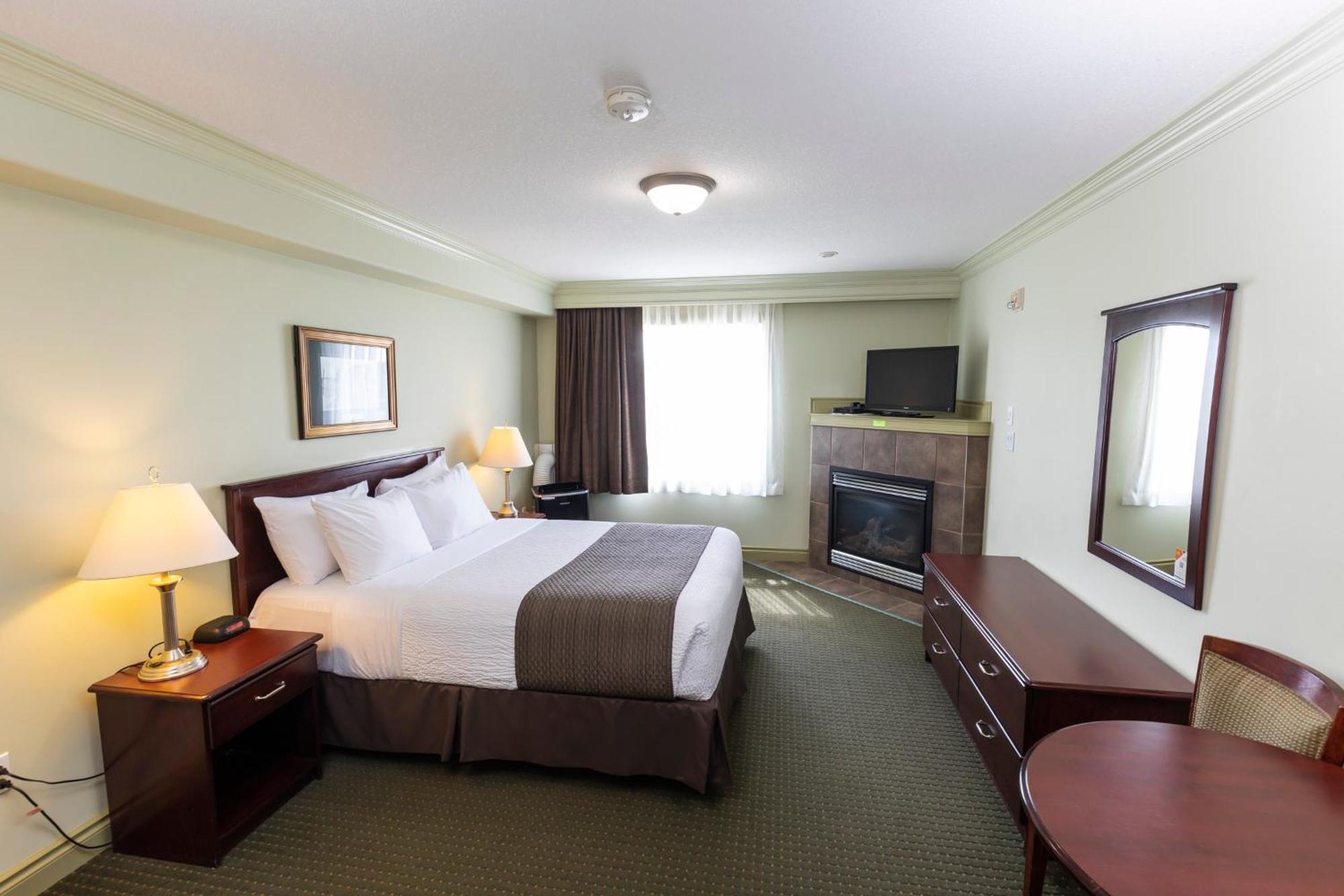 Quality Inn & Suites Whitecourt Bagian luar foto